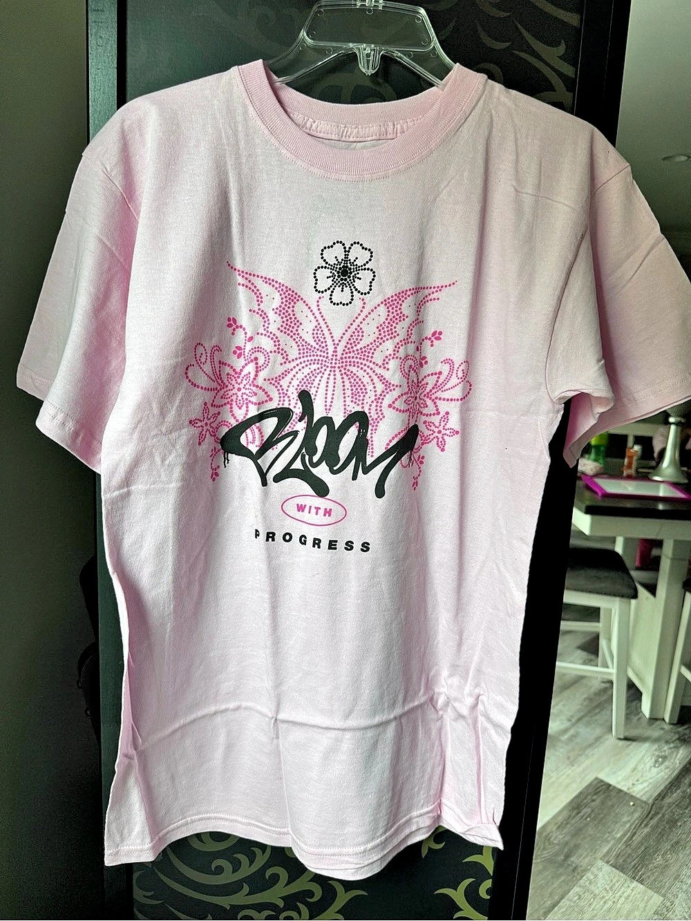 Fashion Nova Mini Bloom With Progress Short Sleeve Tee Pink Girls XL